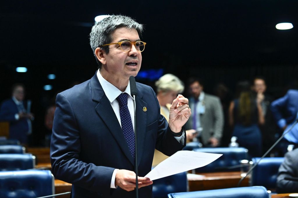 Tá valendo! Foi sancionada a Lei da Reciprocidade, com articulação do senador Randolfe&nbsp;Rodrigues